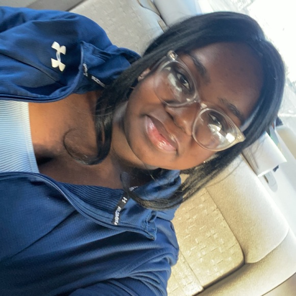 Meet your Posher, Symone - Picture 2 of 4